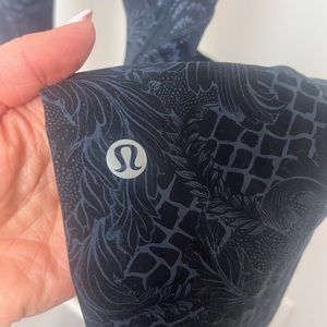 Size 4 Lululemon set - FAST & FREE EUC